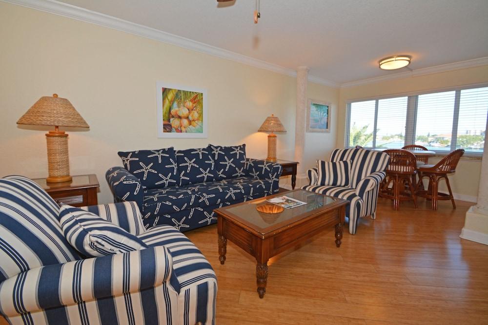 Westwinds Waterfront Resort St. Pete Beach Exterior foto