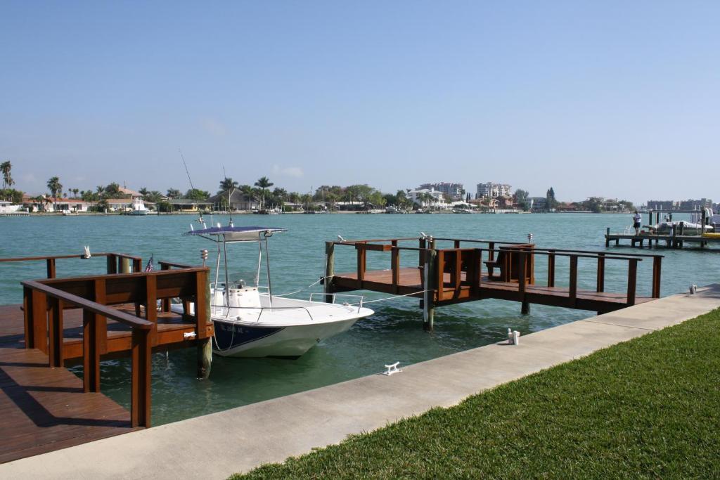 Westwinds Waterfront Resort St. Pete Beach Habitación foto