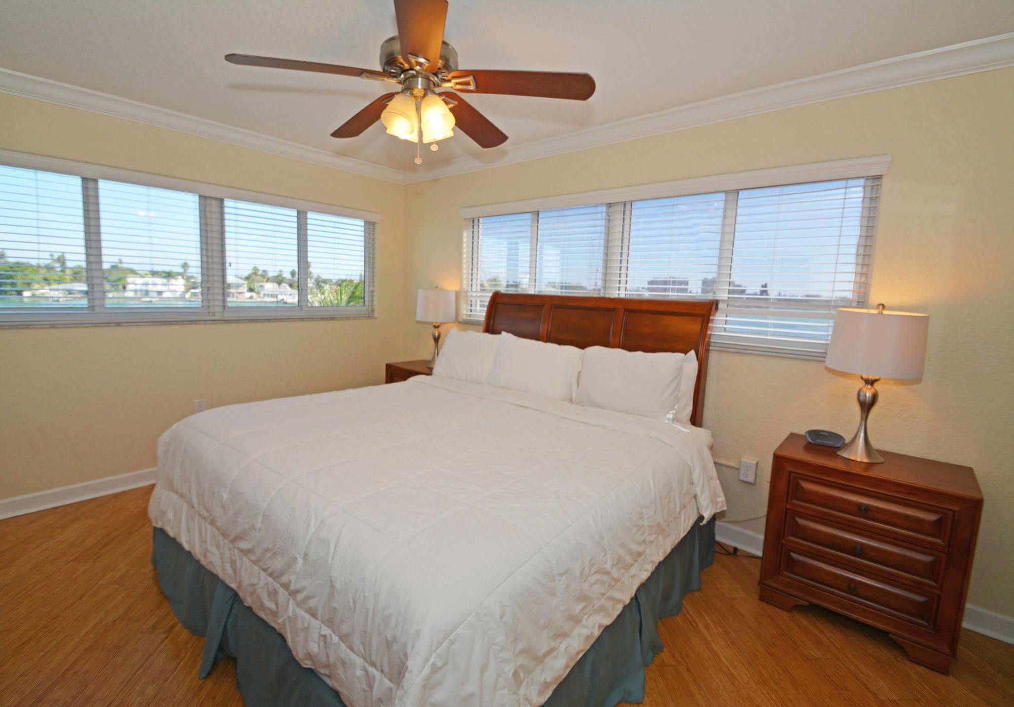Westwinds Waterfront Resort St. Pete Beach Exterior foto